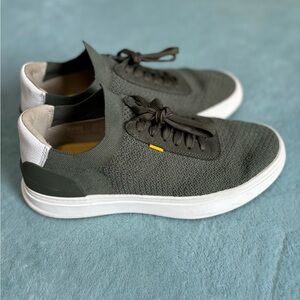Unisex Casca avro knit sneakers shoes Men 7 / Womens 9